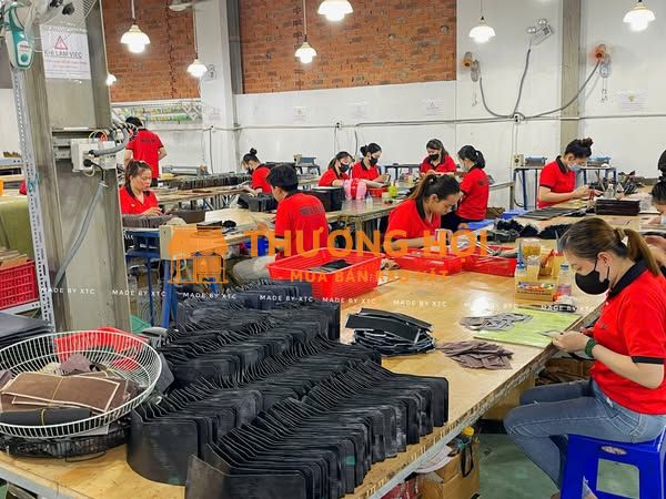 DOANH NGHIỆP ĐẶT QUÀ – IN LOGO, XUẤT VAT, ĐÓNG GÓI FULL BOX – XƯỞNG TRƯỜNG CHINH XTC