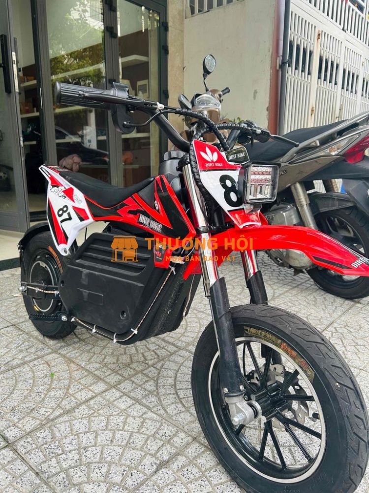 CẦN BÁN XE MÔ TÔ ĐIỆN CHO BÉ