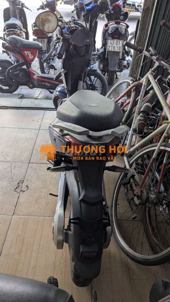 Xe máy điện hiệu pega màu xanh đen