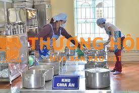 Tuyển nữ phụ bếp ăn trường học làm từ 5h30p đến 15h nghỉ thứ 7 & CN