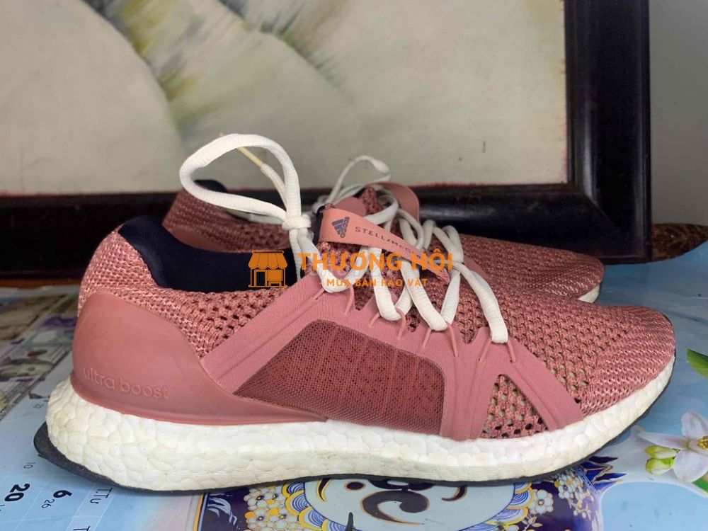 Giầy Adidas AC7565 ( đế boost) cỡ 38 rất mới