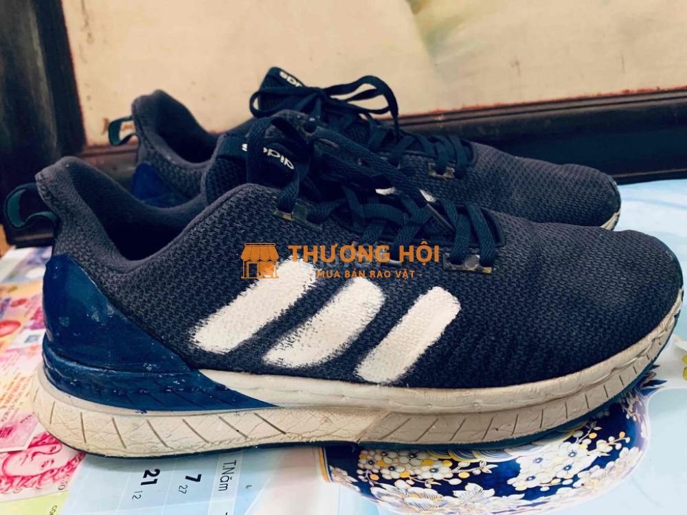 Adidas B44801 cỡ 44 ( chân 42-43 đi cung đẹp )