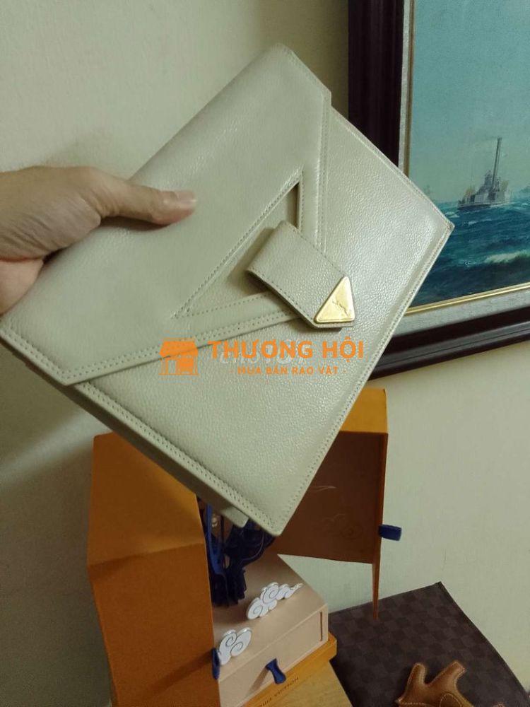 Thanh lý lỗ clutch YSL auth màu be đẹp