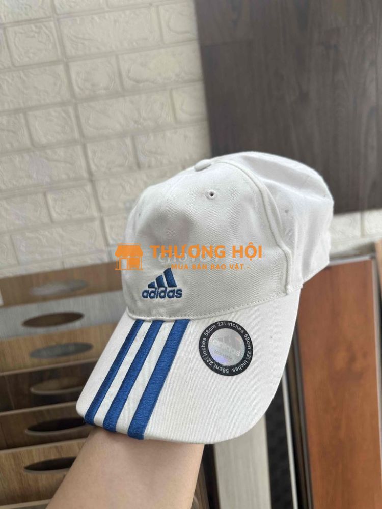 Mũ Addidas màu trắng ít đội