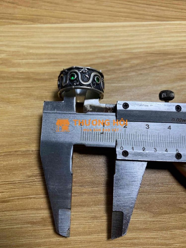 Nhẫn Helios và mặt dây chuyền thánh giá bạc