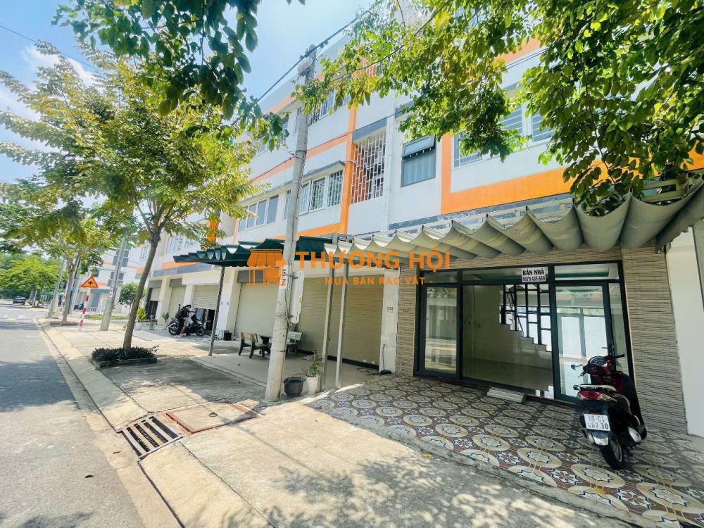 Chính chủ cần bán gấp căn nhà góc 3 mặt tiền kinh doanh VĐ4 - Quốc Lộ 13 - Bình Dương