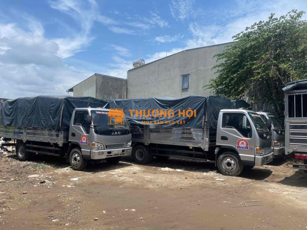 thanh lý Jac 5 tấn đời 2017 thùng 4m3 va 5m340