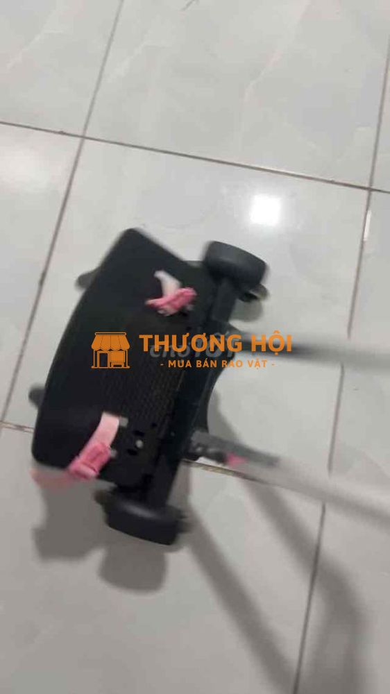 Xe kéo nhựa kim loại, đen hồng