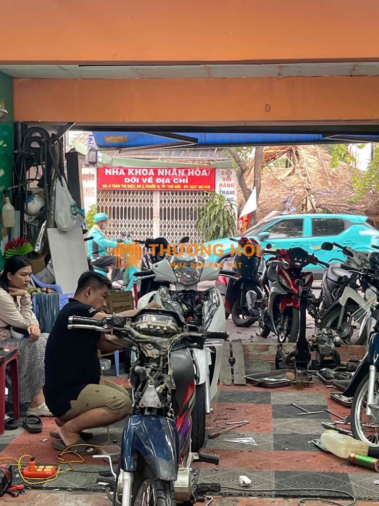 Shop Đồ Chơi Xe Tuyển Nhân Viên