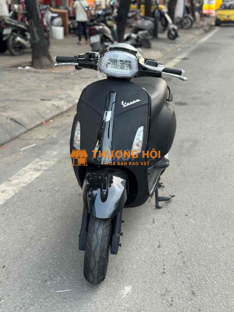 Vespa đen nhám binh lướt 2k24, biển Hà Nội