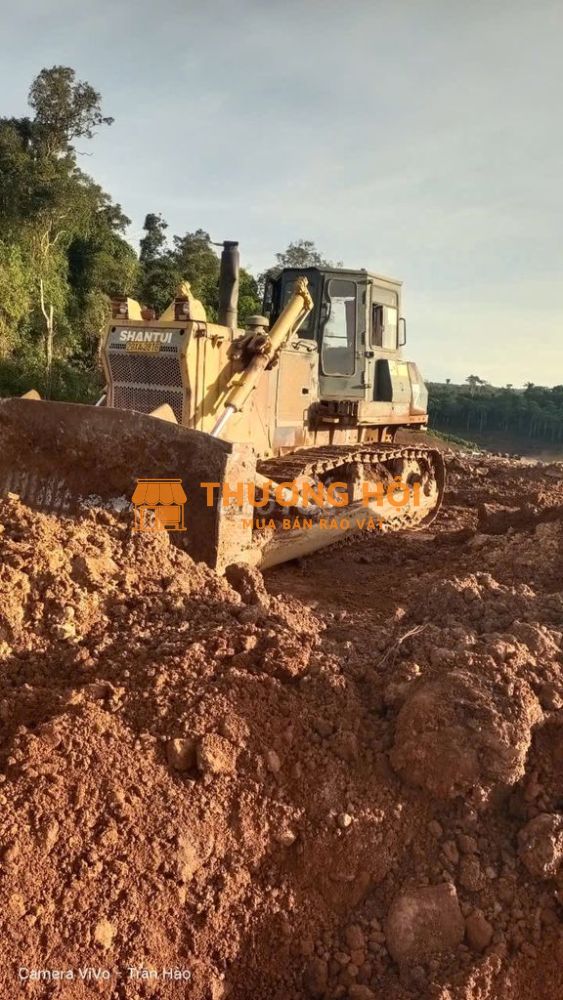Máy ủi Shantui SD32 màu vàng xanh sx năm 2017