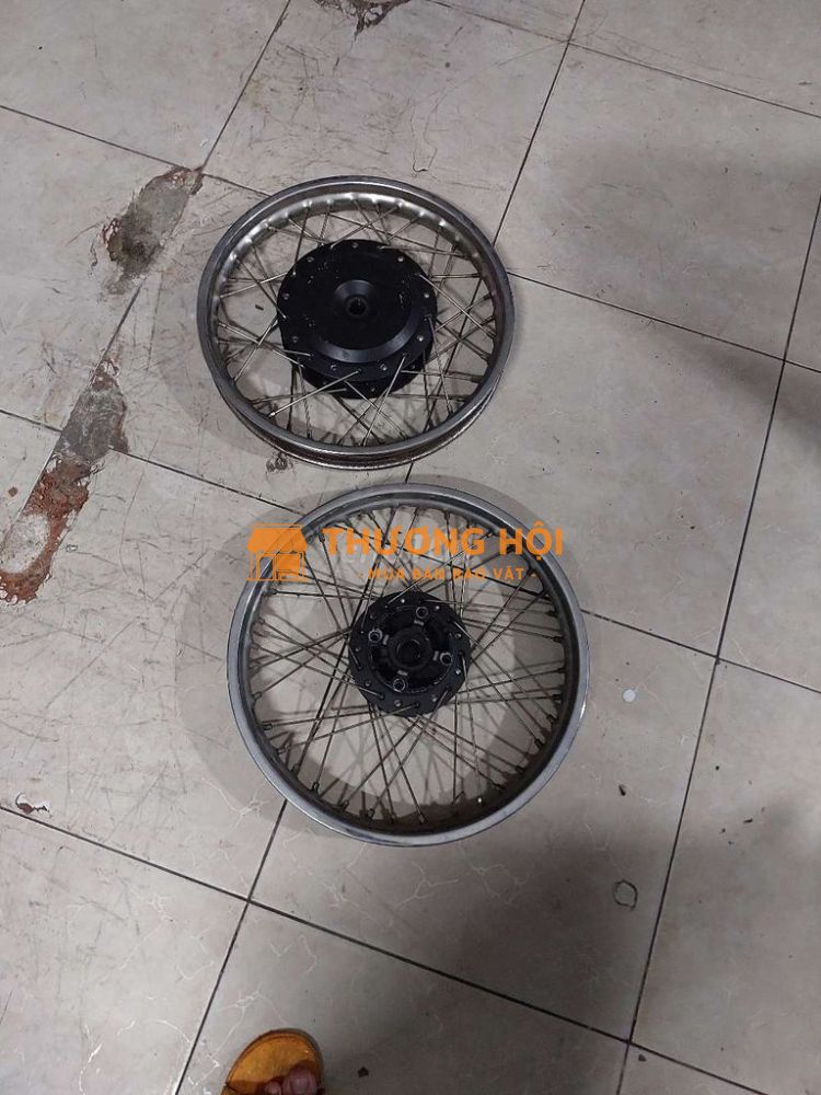 Có mấy phụ tùng xe máy cần bán