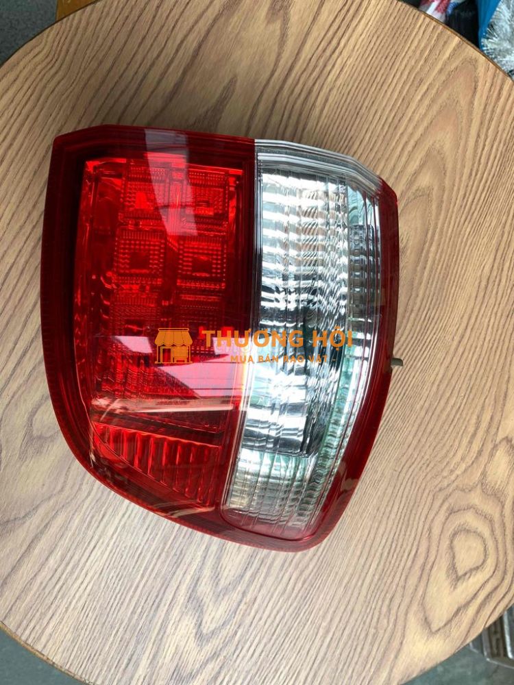 đèn lái sau Toyota Fortuner 2009-2011 bên phụ
