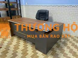 Cần nhượng lại 1 bàn và 1 bàn giám đốc mới 99%