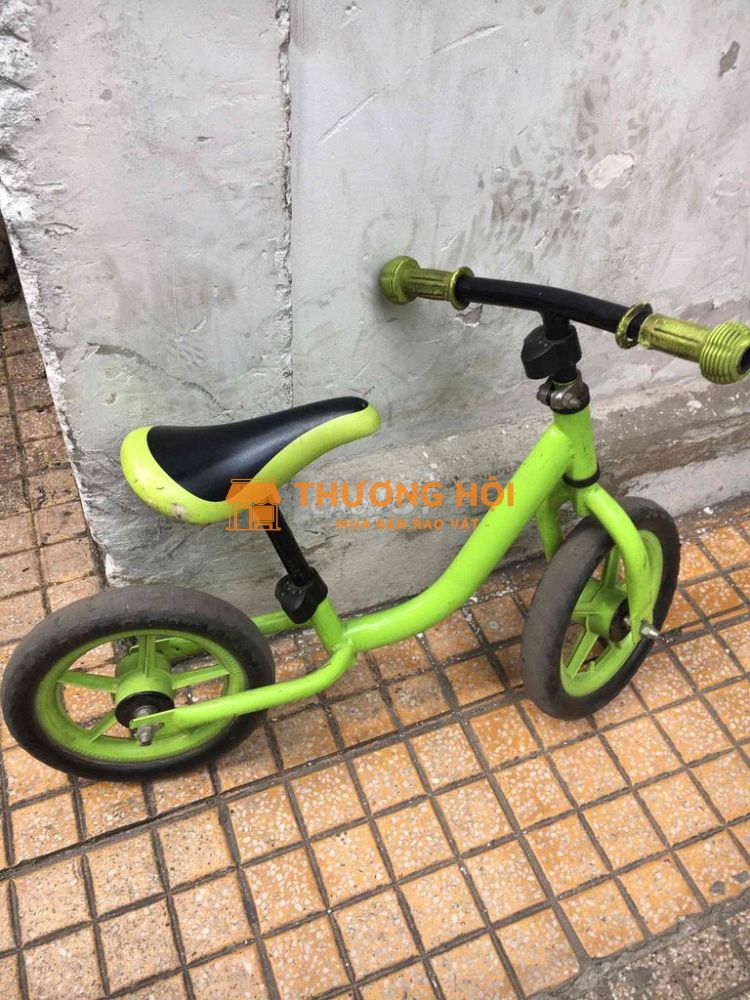 Xe chòi chân cho bé 3-7 tuổi. Khung sườn chắc chắn