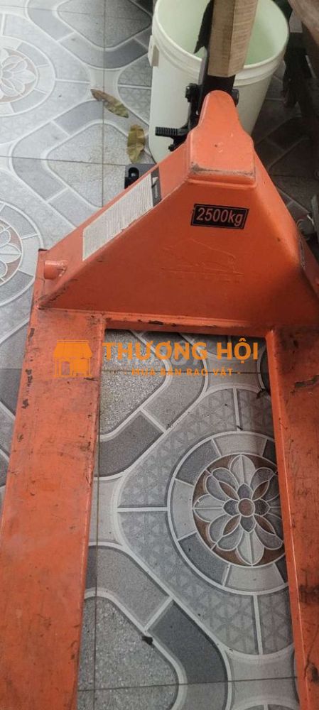 Thanh lý xe nâng tay 2.5 tấn.