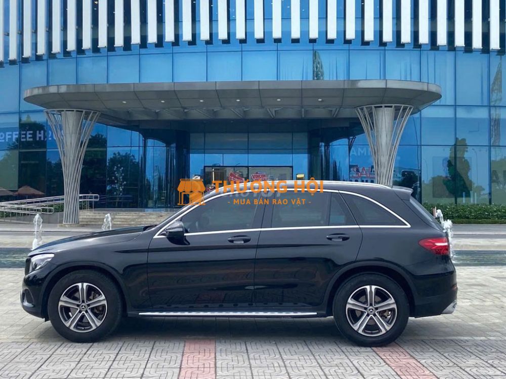Mercedes GLC200 Màu đen nội thất đen,Sản xuất 2018