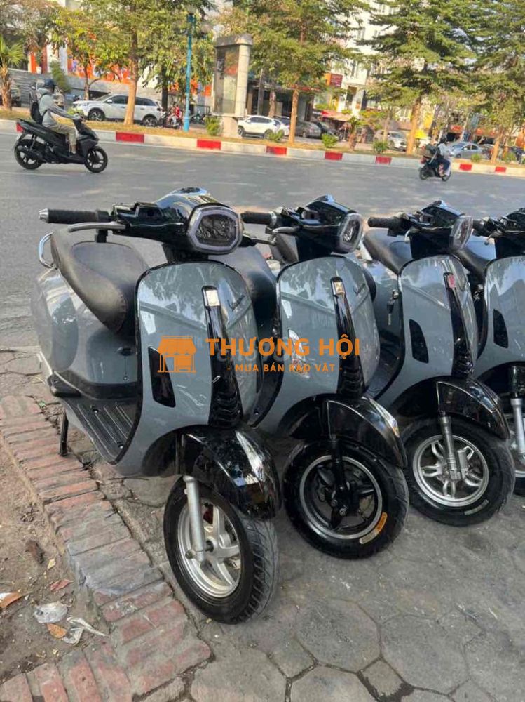 Xe điện Vespa xám đèn vuông đủ giấy tờ