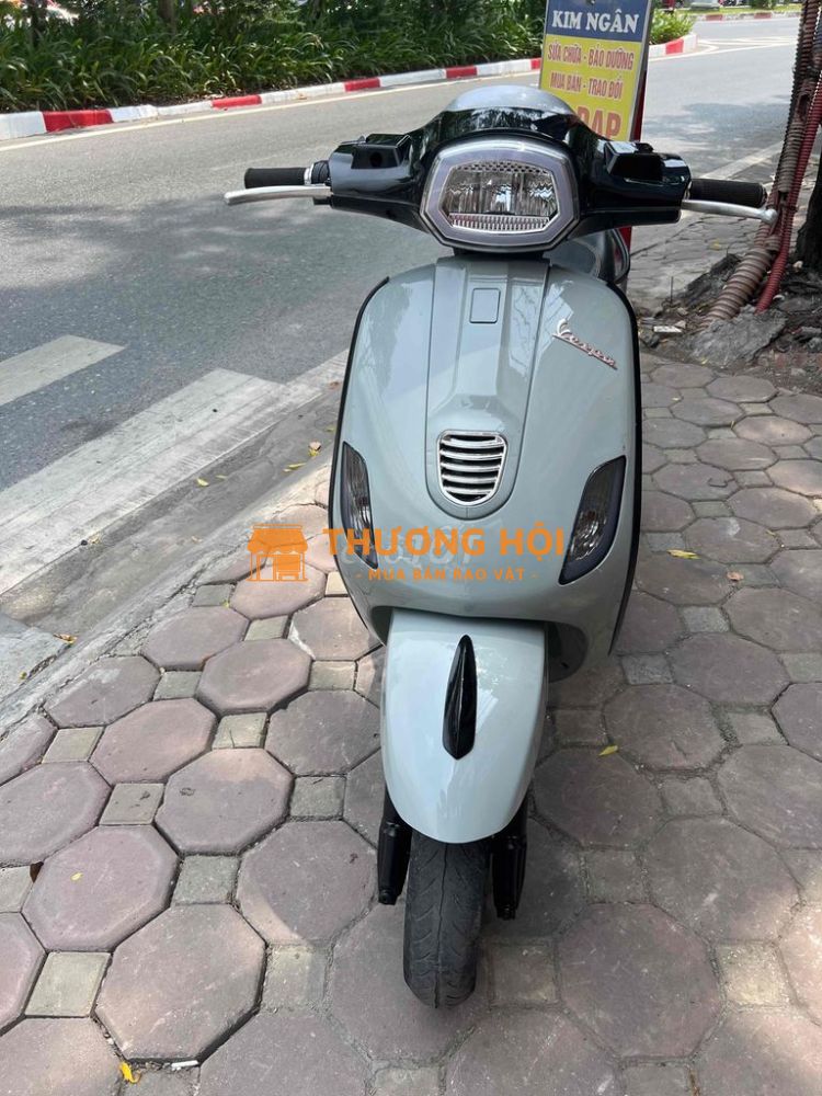 Xe điện Vespa Espero màu xám xi măng biển hà nội