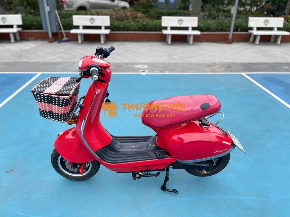Xe điện dáng Vespa 946 có đăng ký b29HN cực mới.