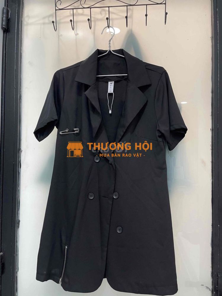 Áo khoác nữ ngắn tay màu đen