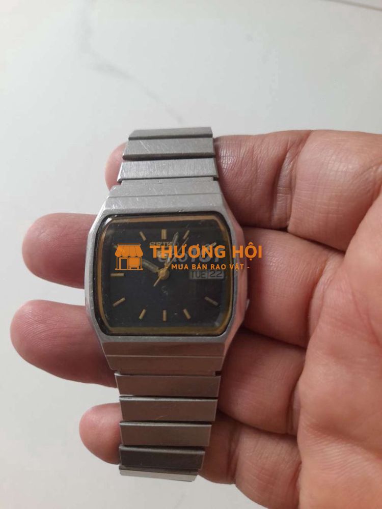 Đồng hồ Seiko xanh tráng thủy tự động.