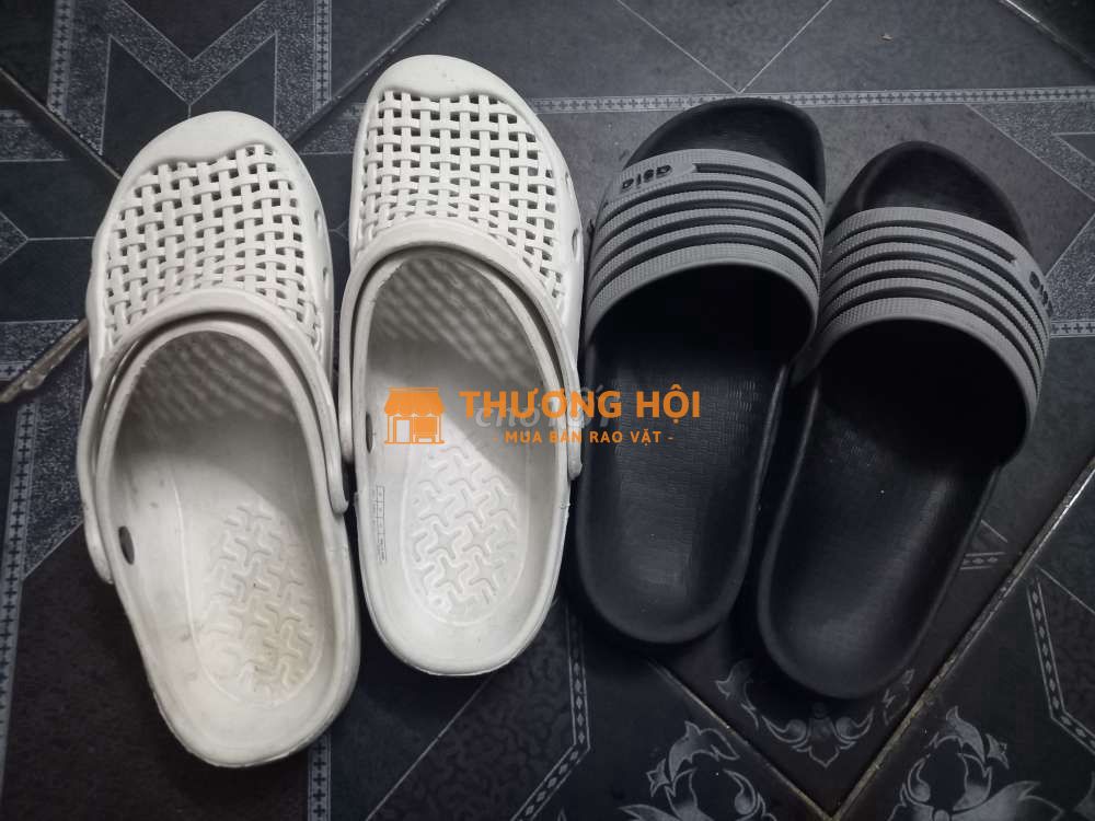 Dư pass rẻ combo 2 đôi dép đi mưa chân 41~42 vừa ạ