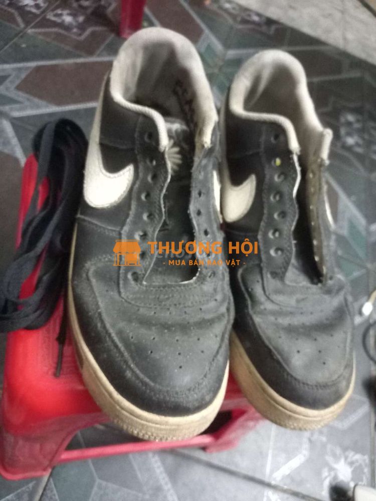 Dư pass rẻ đôi giày TT sz40 đế khâu siêu bền đẹp ạ
