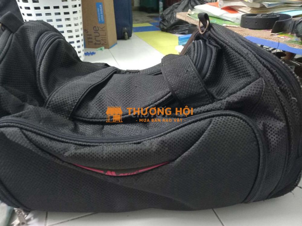 Dư pass rẻ túi xách to đại có tay đẩy hiệu Miti ạ