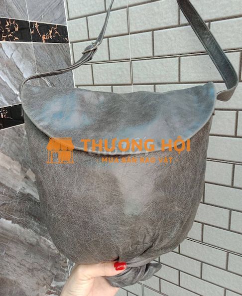 Túi Nữ đeo chéo da thật kiểu độc lạ còn rất mới