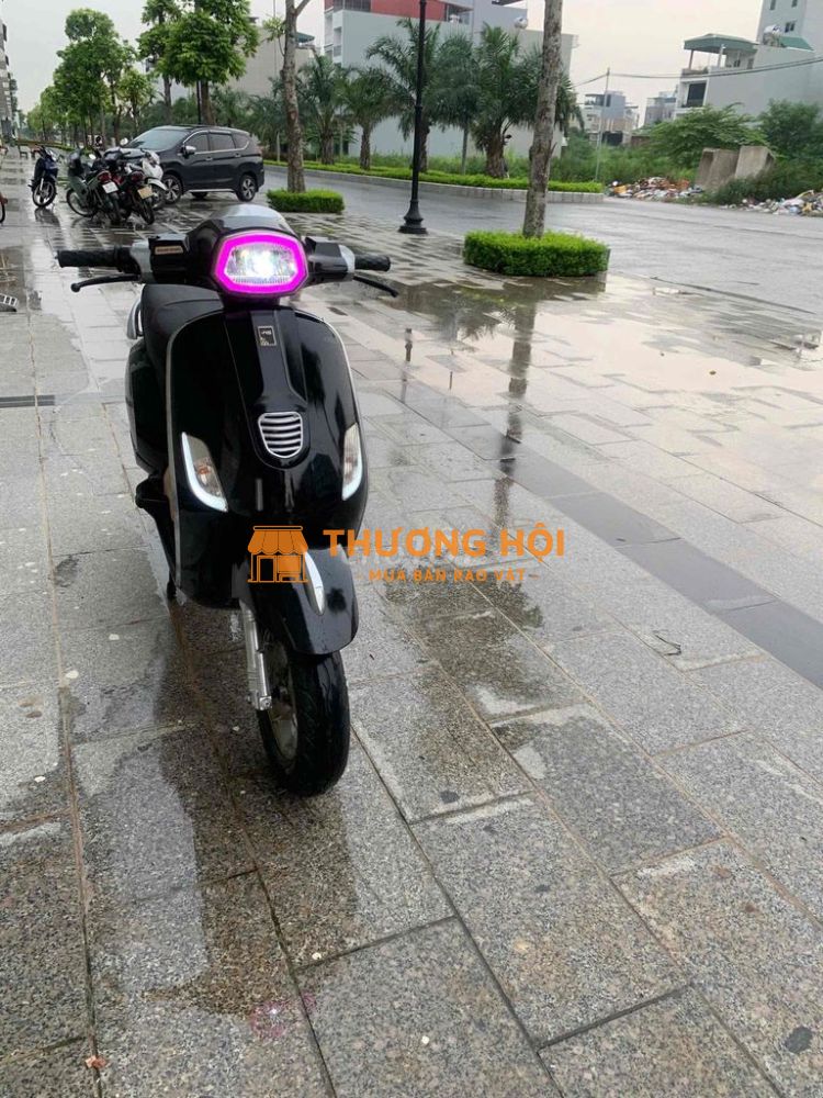 Xe máy điện Vespa biển và đăng ký đầy đủ bình khoe