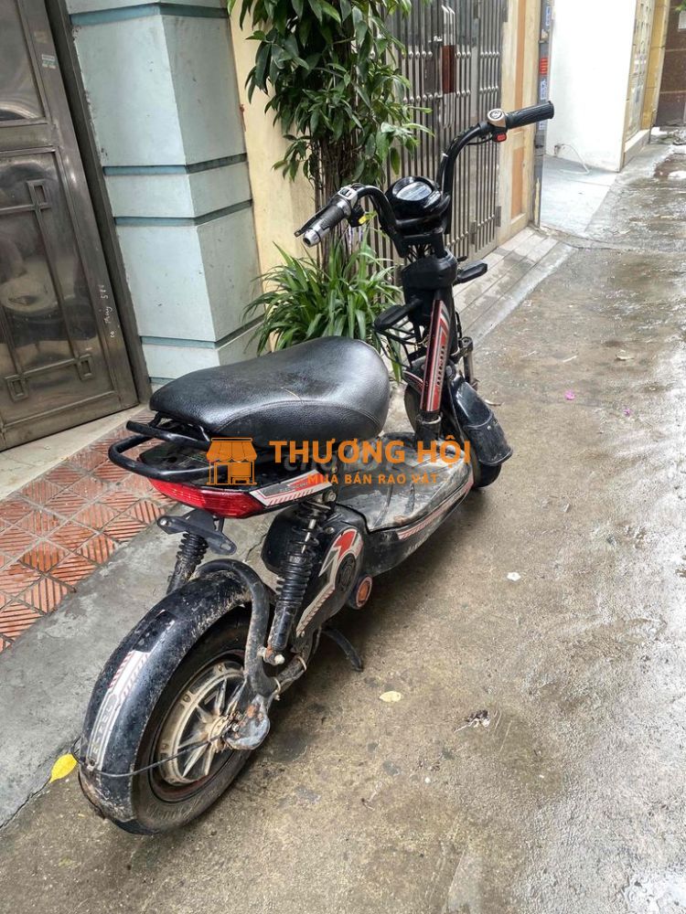 nhà nhiều xe quá cần bán bớt cái xe điện