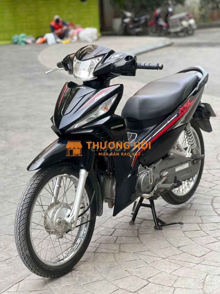 Lên đời xe ga, nhà còn thừa chiếc RSX 110Fi bán đi cho đỡ chật nhà. Xe nhà đi, bảo dưỡng thường xuyên, bác nào lấy về chỉ việc đổ xăng sử dụng.  Xe có giấy tờ đầy đủ.
