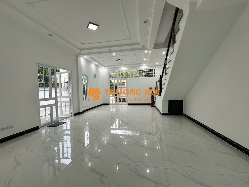 Cho thuê nhà phố nguyên căn 1 trệt, 2 lầu, tiện vừa ở vừa kinh doanh tại Vsip 1, Thuận An, BD