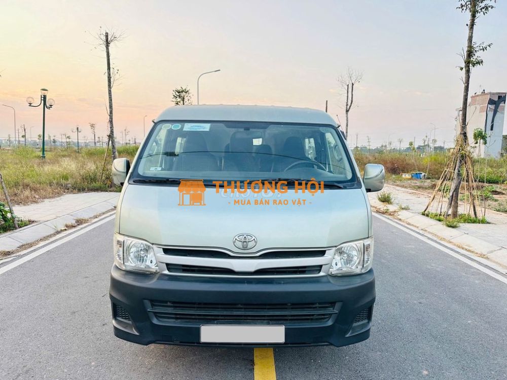 Bán Hiace tải van 6 chỗ đời 2011,máy xăng