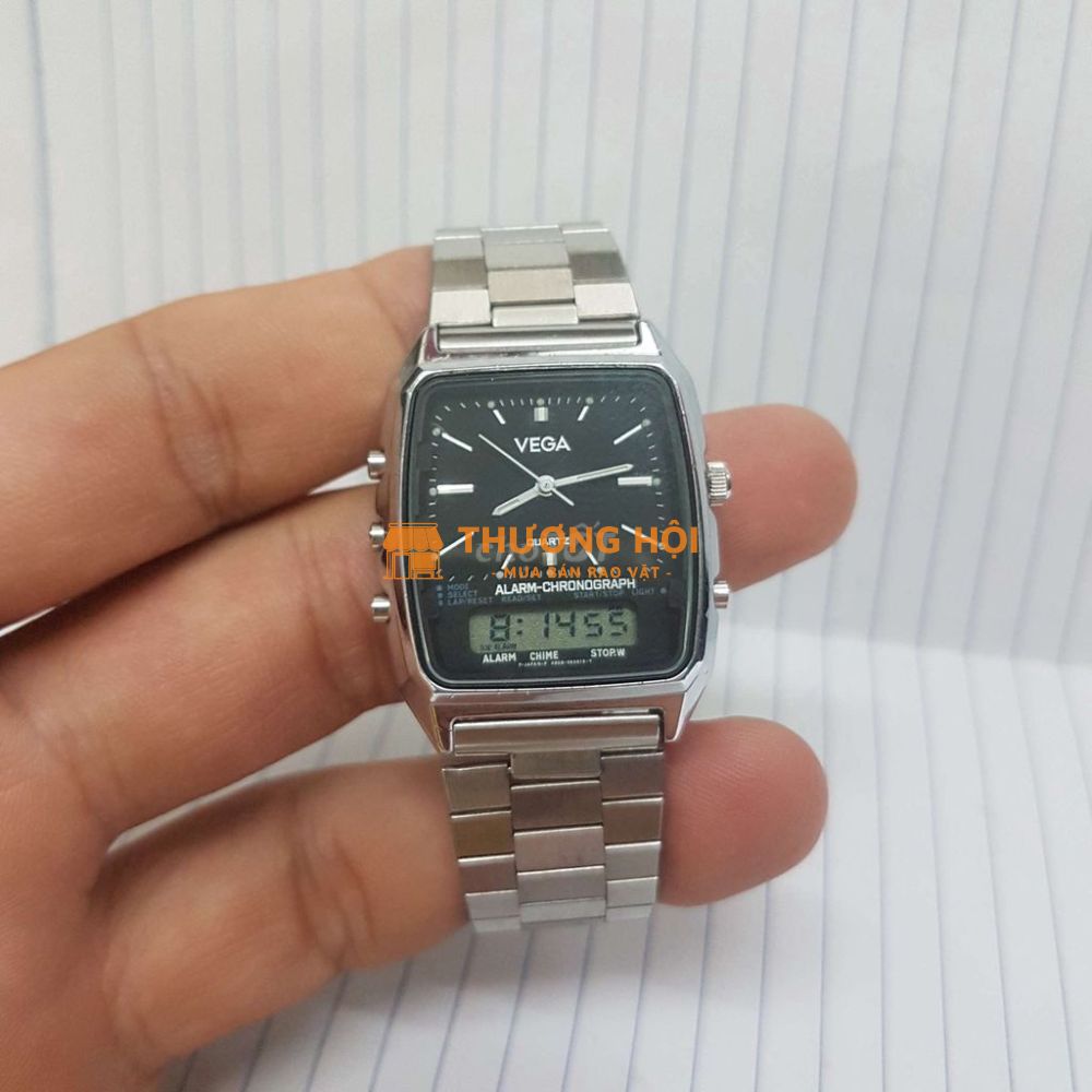 Đồng hồ dáng tank thập niên 80 Citizen Vega.