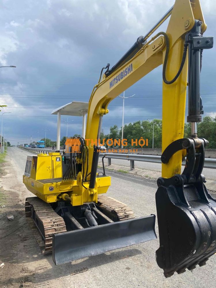 Xe xúc nhập Nhật về sử dụng ngay