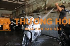 Tuyển thợ rửa xe máy