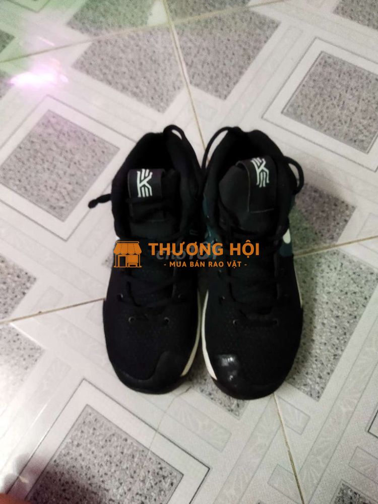 Thanh lý đôi giày ít mang còn đẹp và mới 90/100