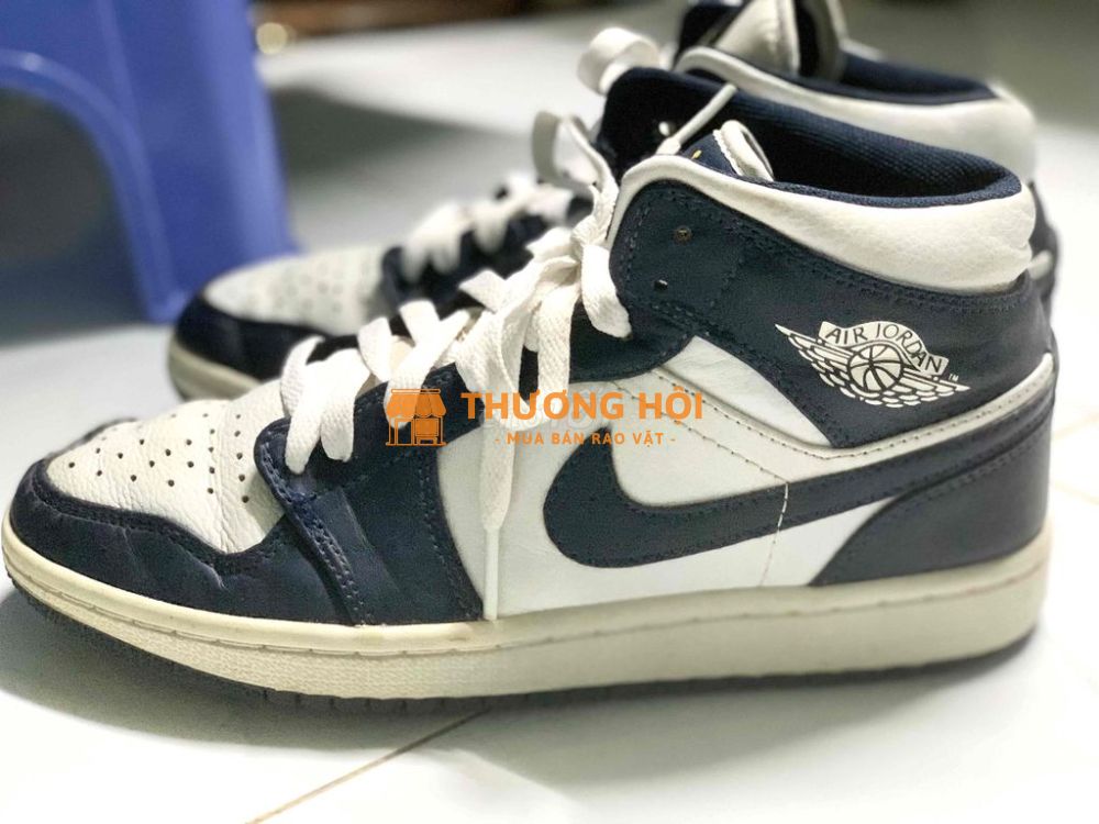 Nike Air Jordan 1 Mid Obsidian
