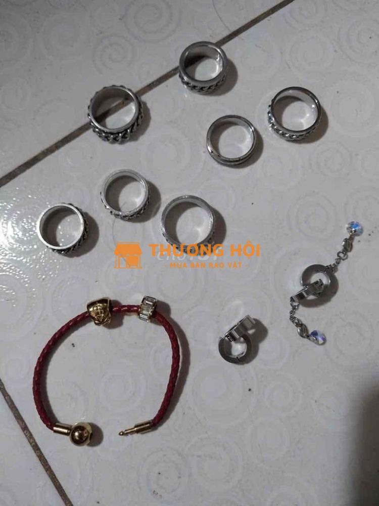 Nhẫn kiêm khui bia