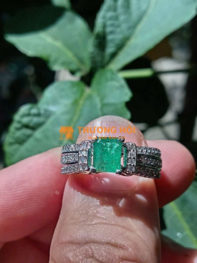 Bán nhẫn nữ Au 10k kim cương tự nhiên ngọc lục bảo