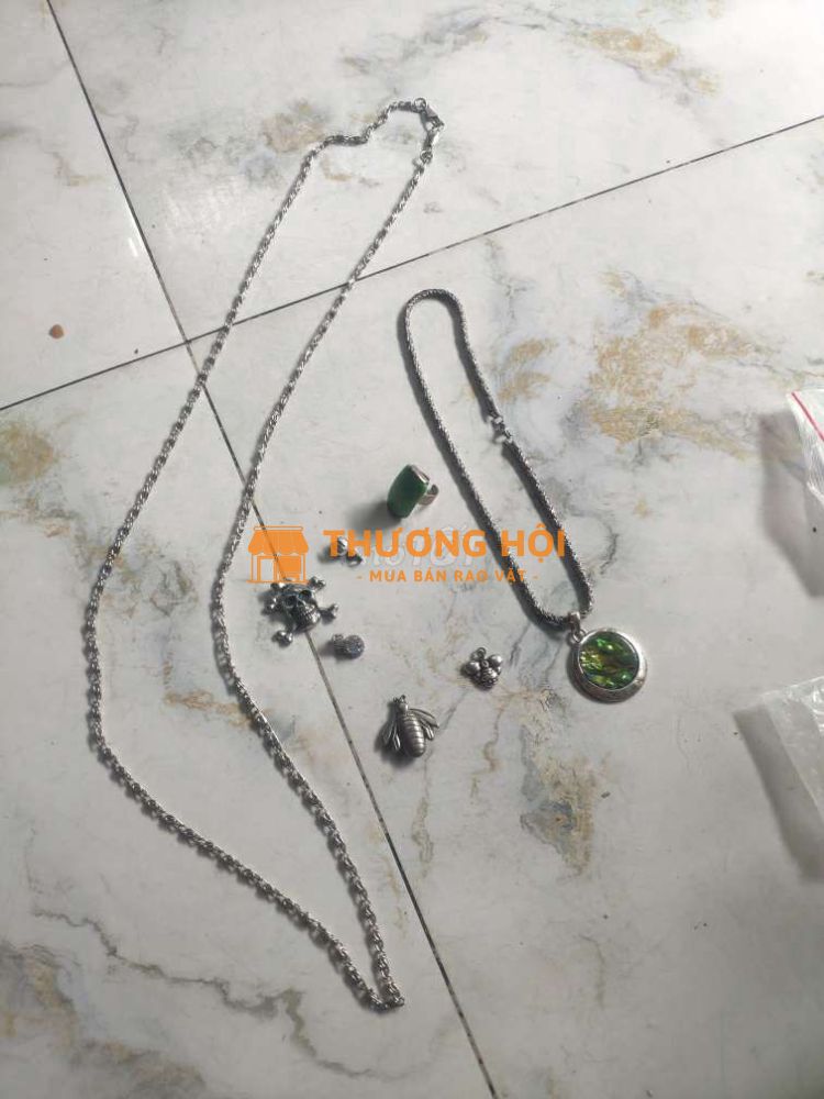 lô nhẫn và dây chuyền
