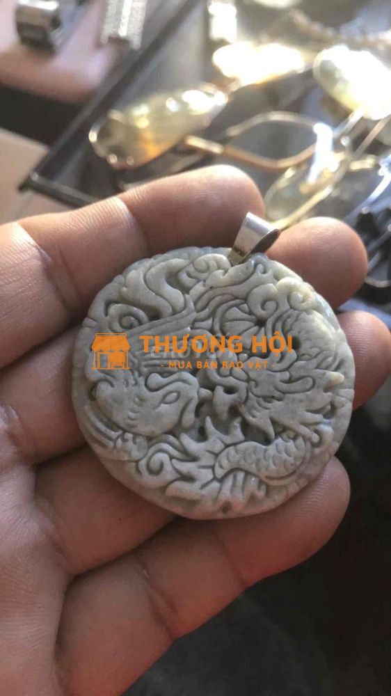 Mặt đeo cẩm thạch