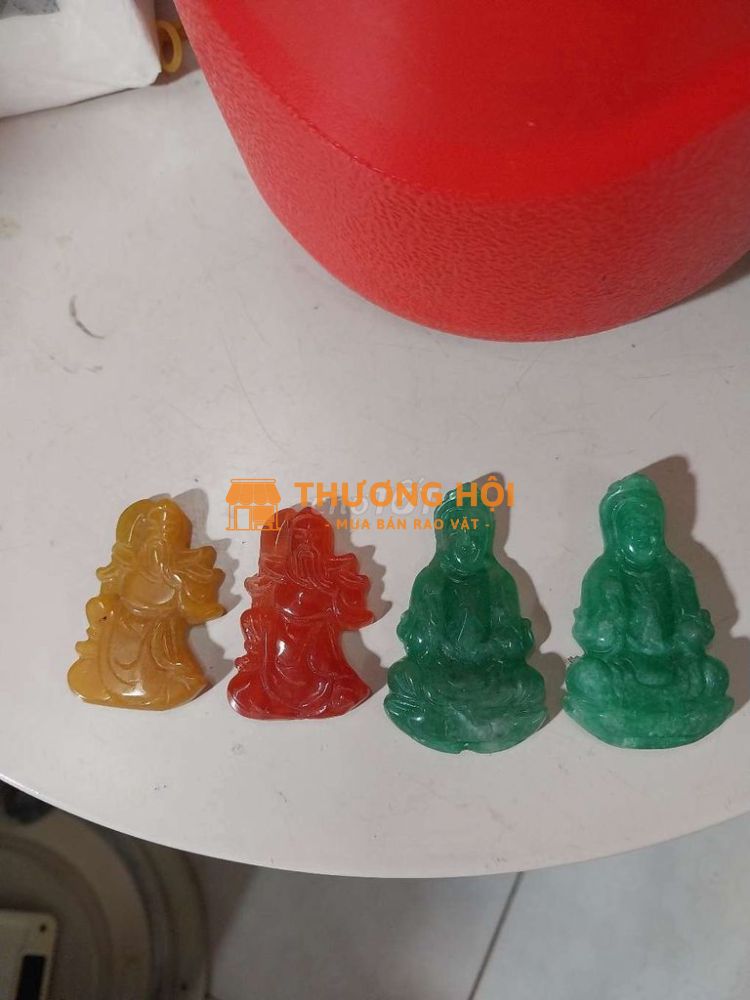 Mặt đá đeo cổ