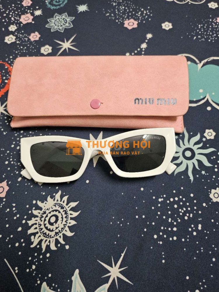 Mat kinh nu Miu Miu