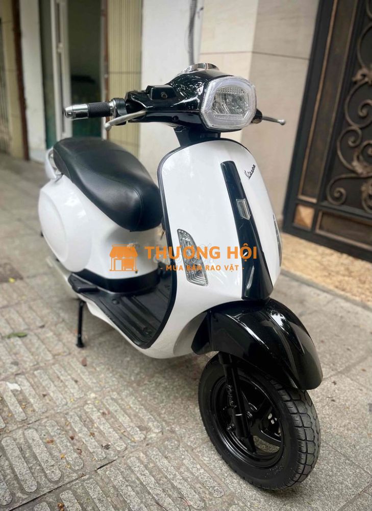 vespa trắng đi giữ đẹp ko tì vết