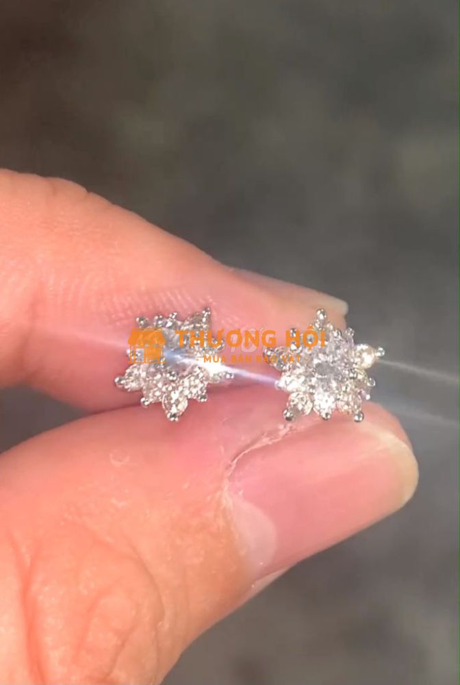 Bán hoa tai vàng 10k full kim cương tự nhiên 4ly3