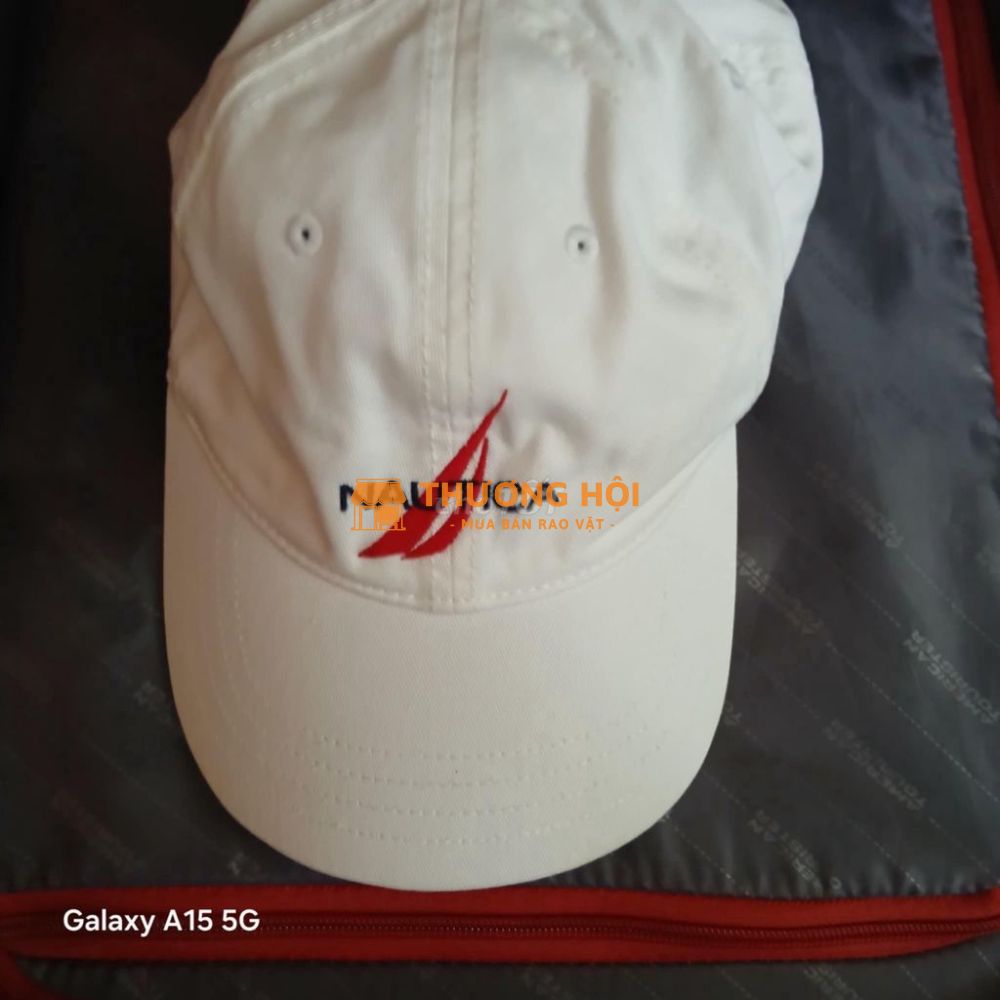 nón trắng hiệu Nautica 90%