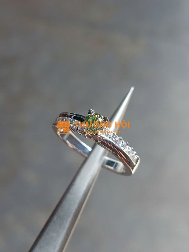 Bán nhẫn nữ Au 14k full kim cương tự nhiên chủ 4ly